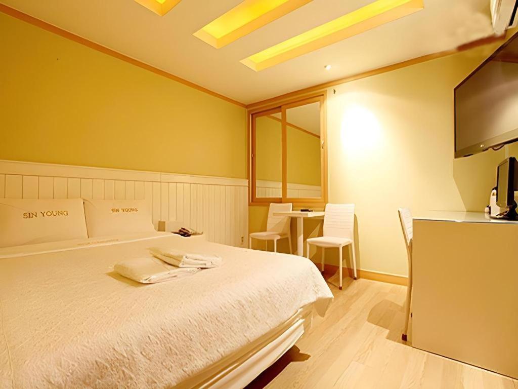 Sinyoung Motel Séoul Extérieur photo