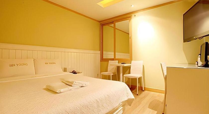 Sinyoung Motel Séoul Extérieur photo
